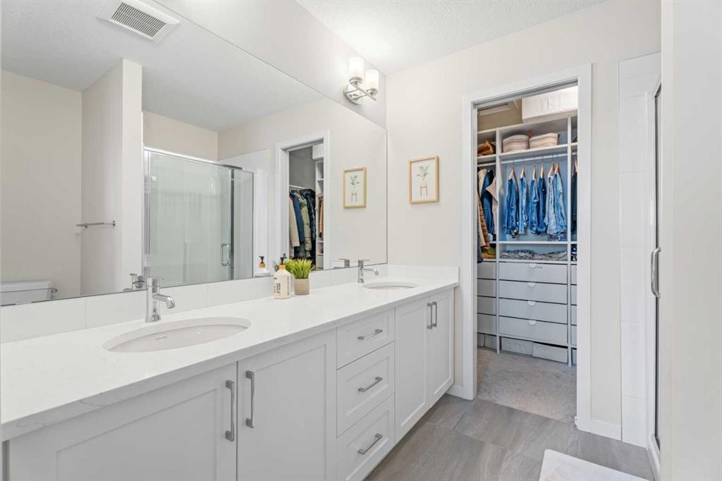 160 Copperleaf Way Se, Calgary, AB - Indoor Photo Showing Bathroom
