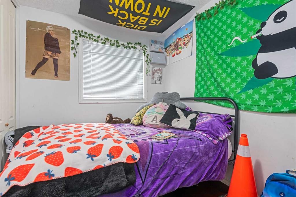 268 Madeira Place Ne, Calgary, AB - Indoor Photo Showing Bedroom