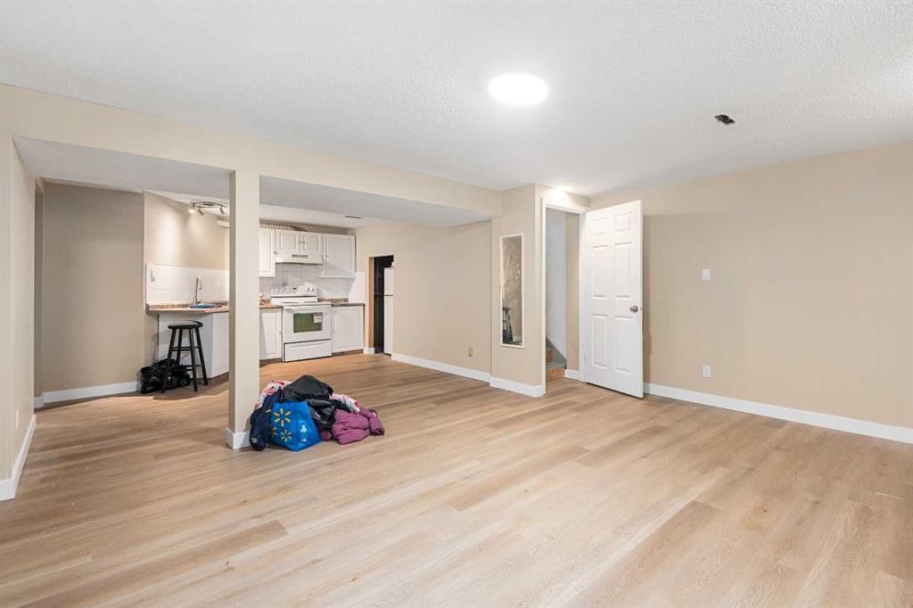 268 Madeira Place Ne, Calgary, AB - Indoor Photo Showing Other Room