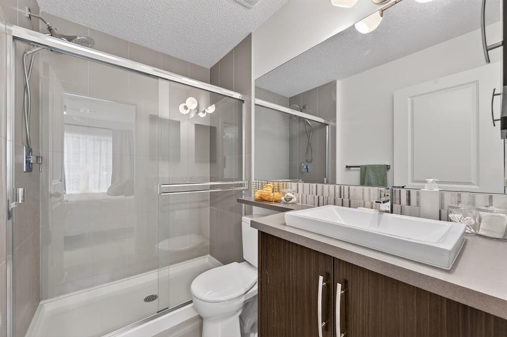 235 Ascot Circle Sw, Calgary, AB - Indoor Photo Showing Bathroom