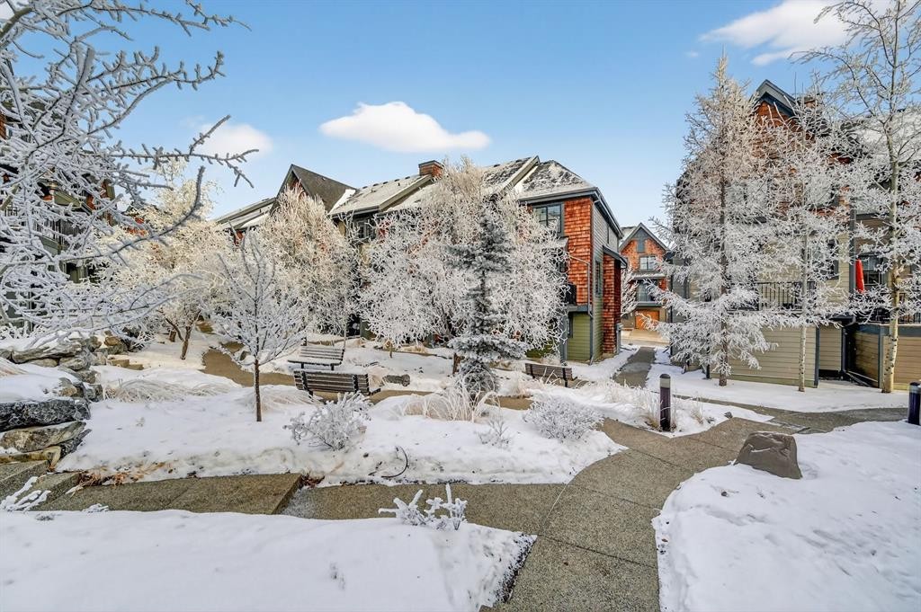 235 Ascot Circle Sw, Calgary, AB - Outdoor