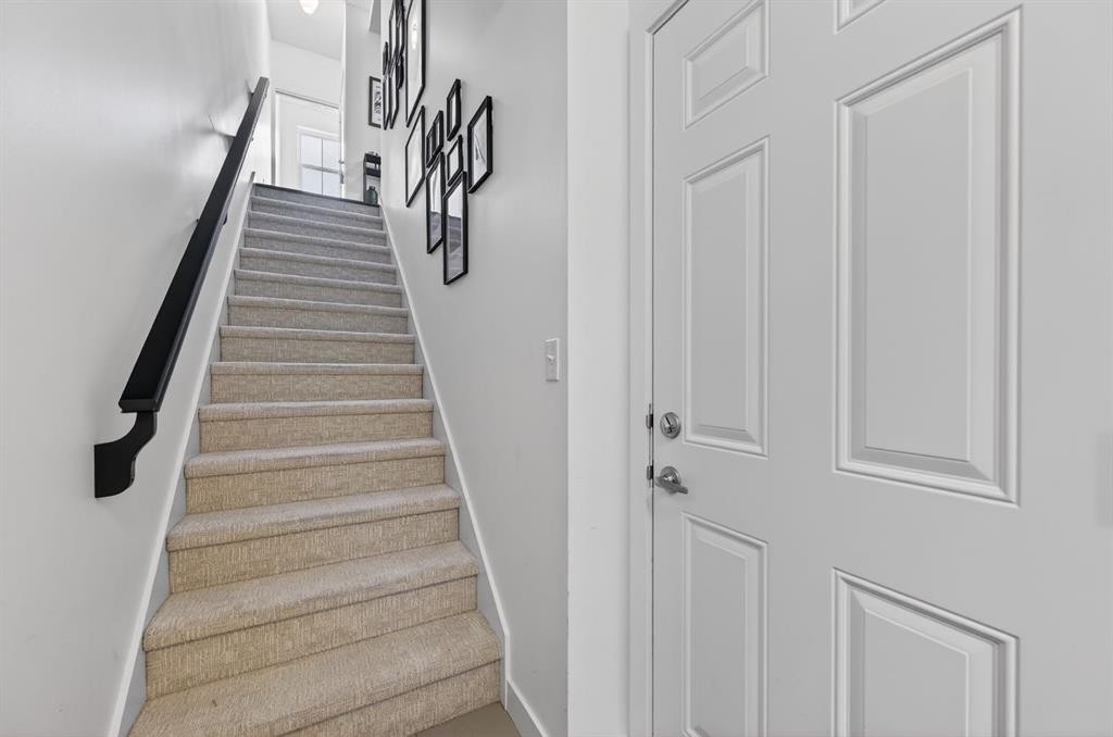 235 Ascot Circle Sw, Calgary, AB - Indoor Photo Showing Other Room