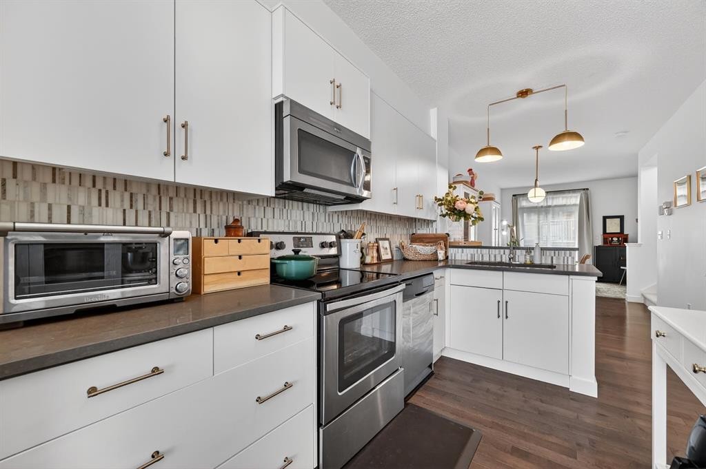 235 Ascot Circle Sw, Calgary, AB - Indoor Photo Showing Kitchen With Stainless Steel Kitchen With Upgraded Kitchen