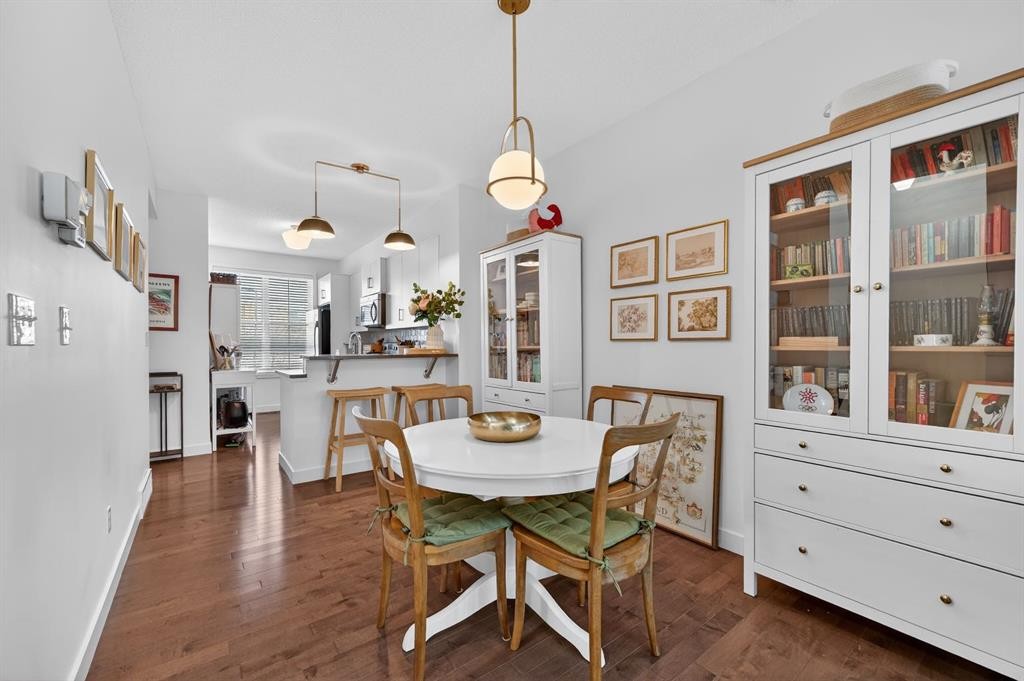 235 Ascot Circle Sw, Calgary, AB - Indoor Photo Showing Dining Room