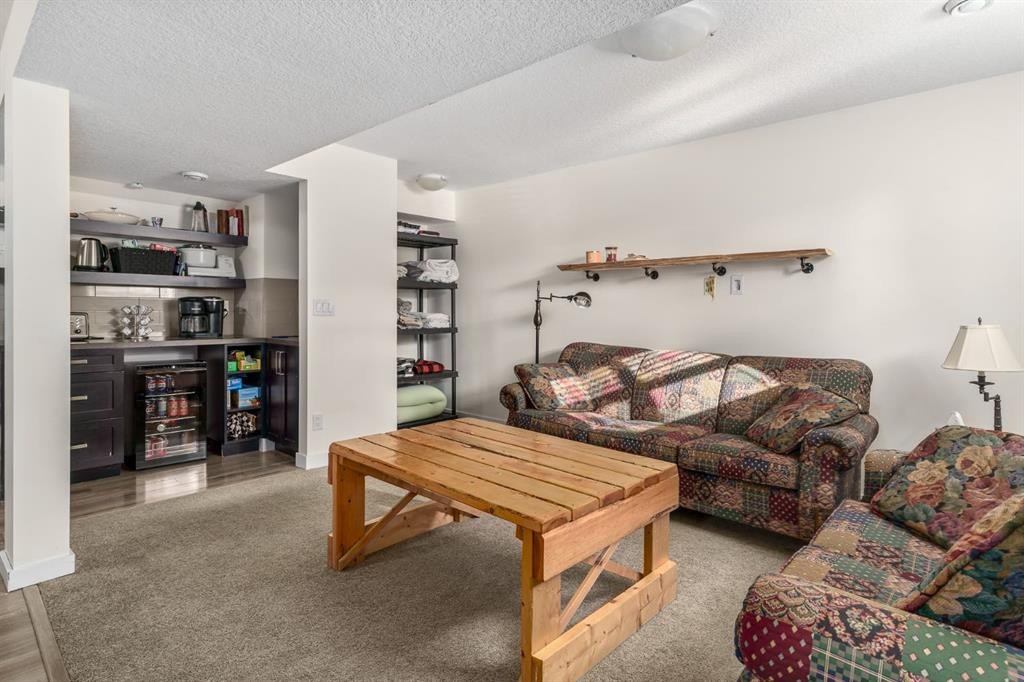 17 Aster Place Se, Airdrie, AB