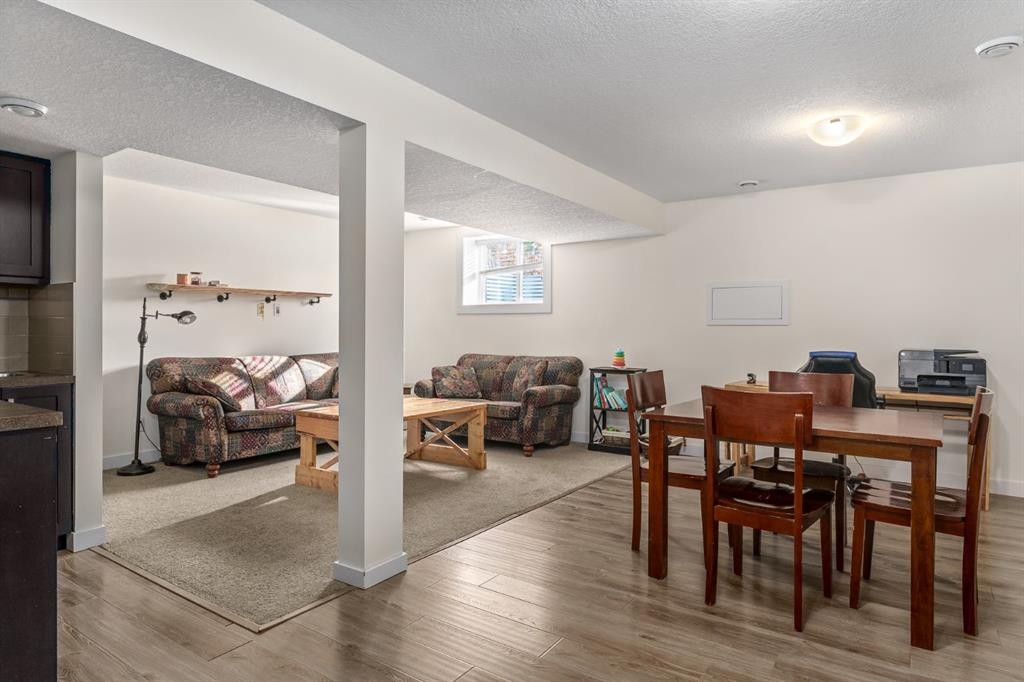 17 Aster Place Se, Airdrie, AB