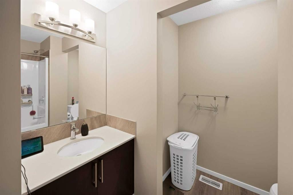 203-350 Redstone Ne, Calgary, AB - Indoor Photo Showing Bathroom