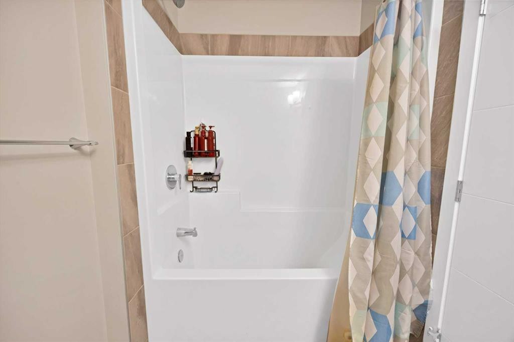 203-350 Redstone Ne, Calgary, AB - Indoor Photo Showing Bathroom