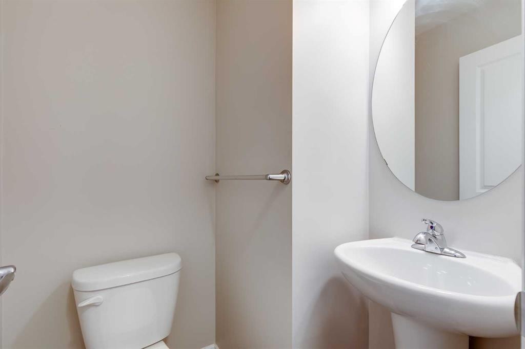 509-121 Copperpond Common Se, Calgary, AB - Indoor Photo Showing Bathroom