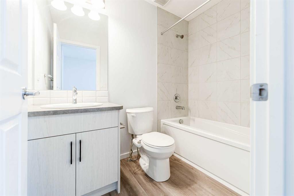 8888 Cityscape Drive Ne, Calgary, AB - Indoor Photo Showing Bathroom