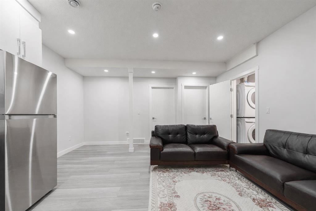 8888 Cityscape Drive Ne, Calgary, AB - Indoor Photo Showing Living Room