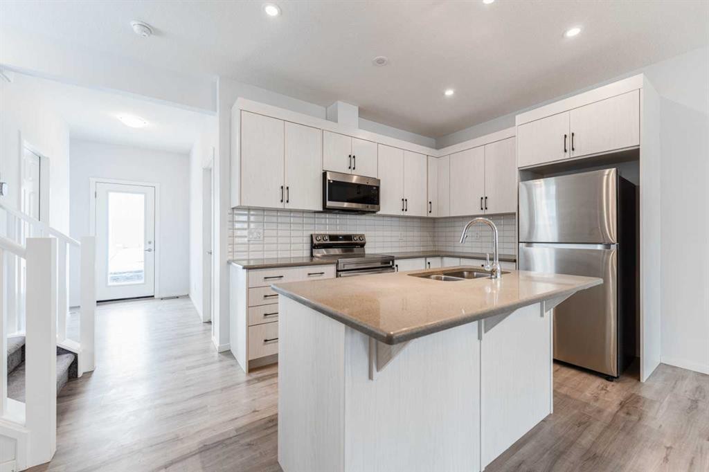 8888 Cityscape Drive Ne, Calgary, AB - Indoor Photo Showing Kitchen With Double Sink With Upgraded Kitchen