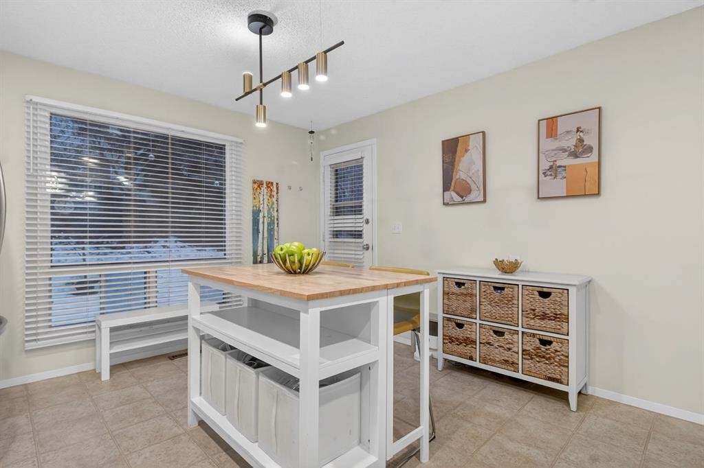 643 Strathcona Drive Sw, Calgary, AB - Indoor