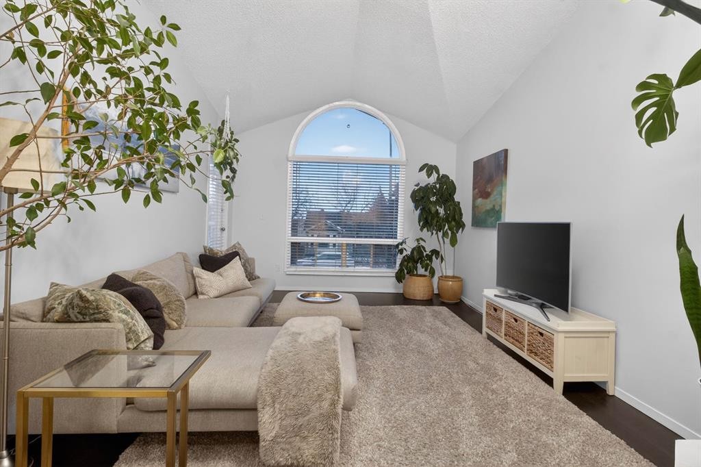 643 Strathcona Drive Sw, Calgary, AB - Indoor