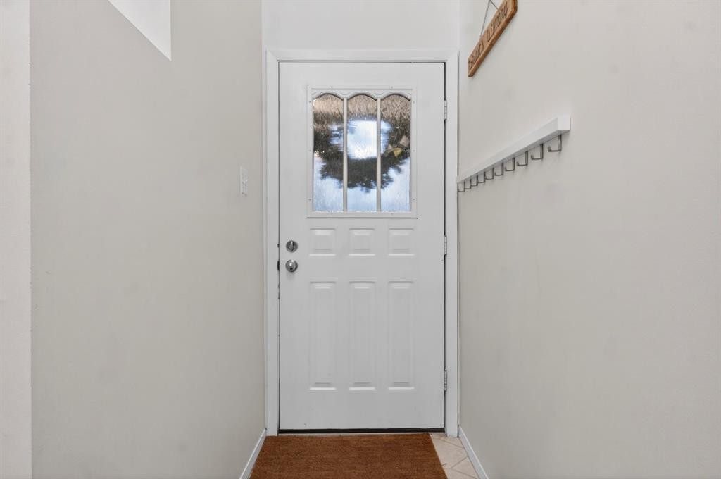 643 Strathcona Drive Sw, Calgary, AB - Indoor Photo Showing Other Room