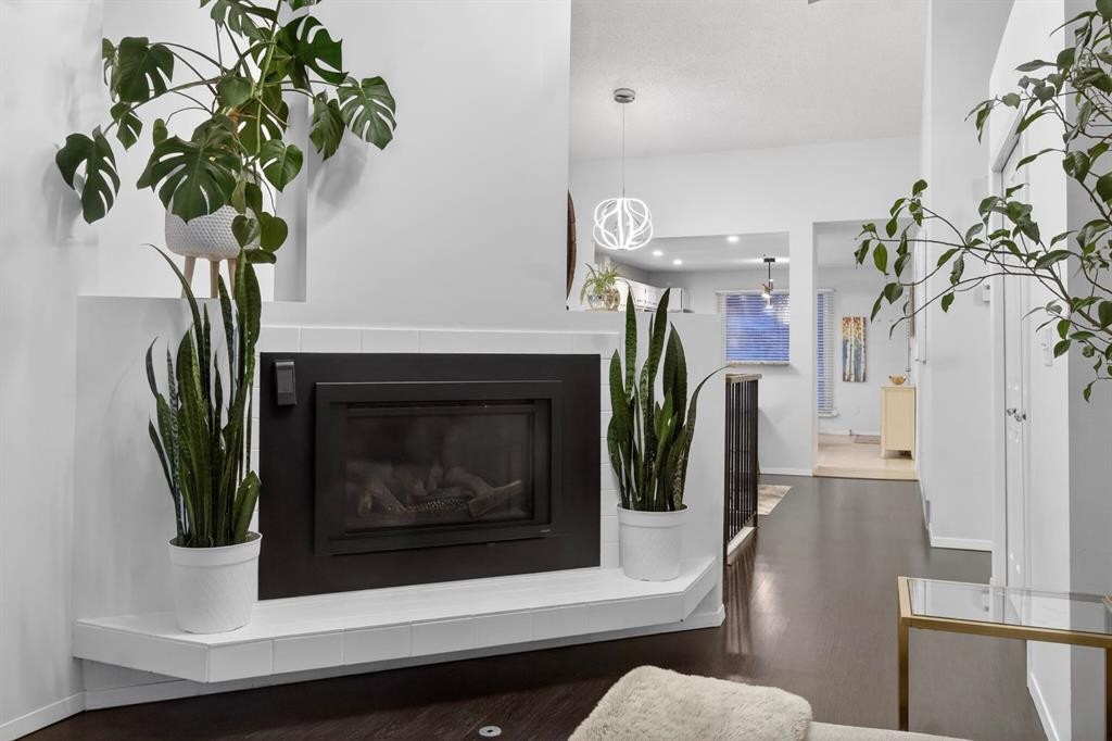 643 Strathcona Drive Sw, Calgary, AB - Indoor With Fireplace