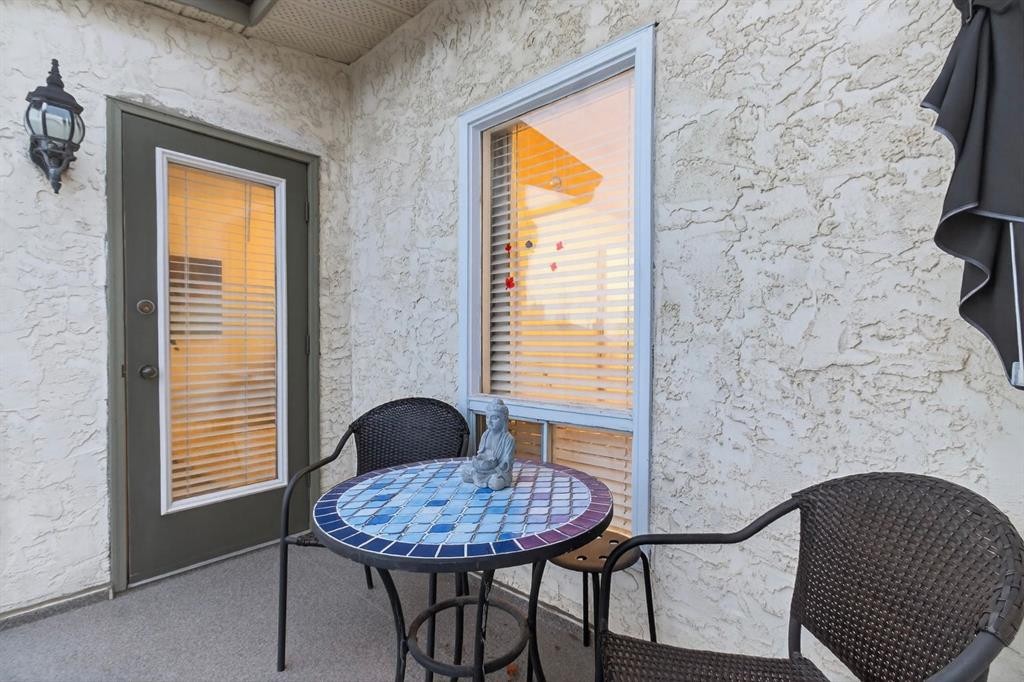 643 Strathcona Drive Sw, Calgary, AB -