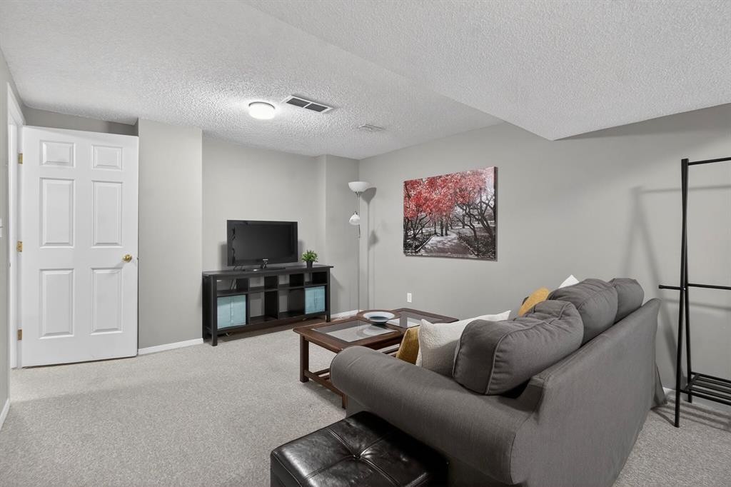 643 Strathcona Drive Sw, Calgary, AB - Indoor