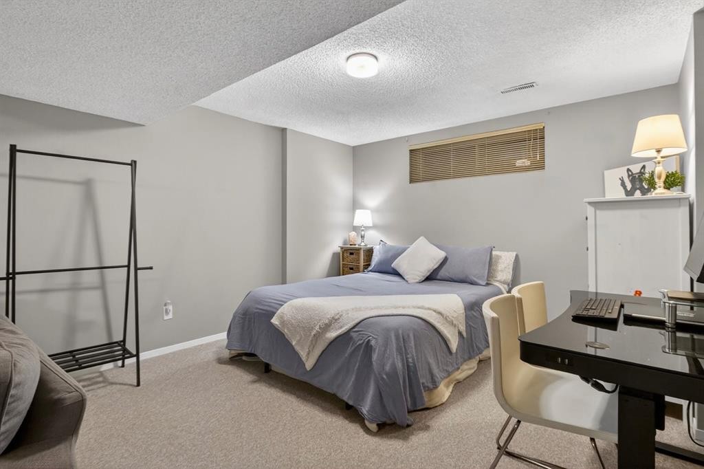 643 Strathcona Drive Sw, Calgary, AB - Indoor Photo Showing Bedroom