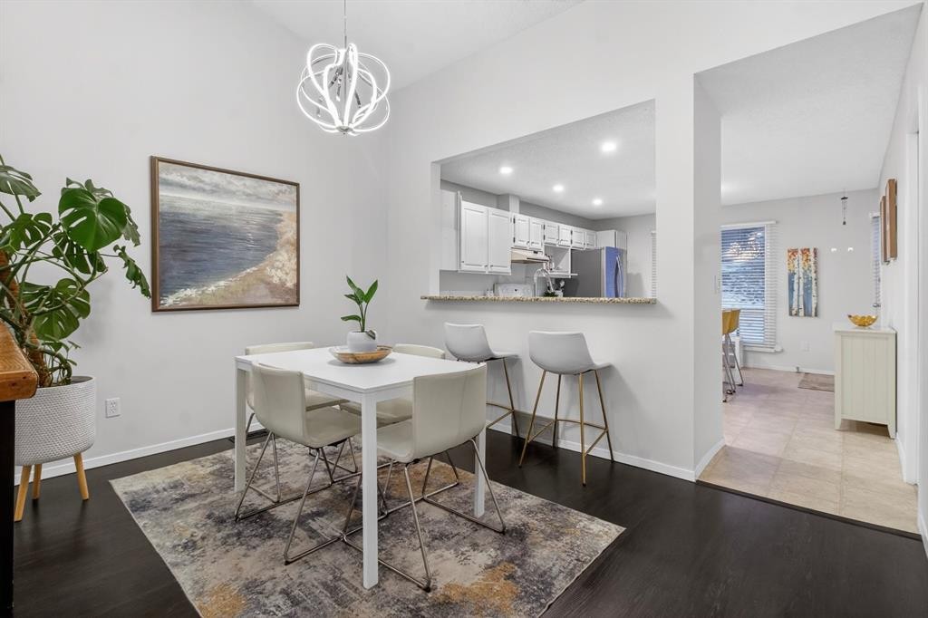 643 Strathcona Drive Sw, Calgary, AB - Indoor Photo Showing Dining Room