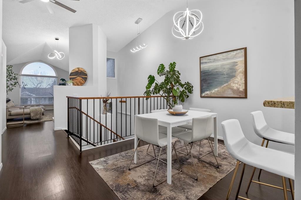 643 Strathcona Drive Sw, Calgary, AB - Indoor Photo Showing Other Room