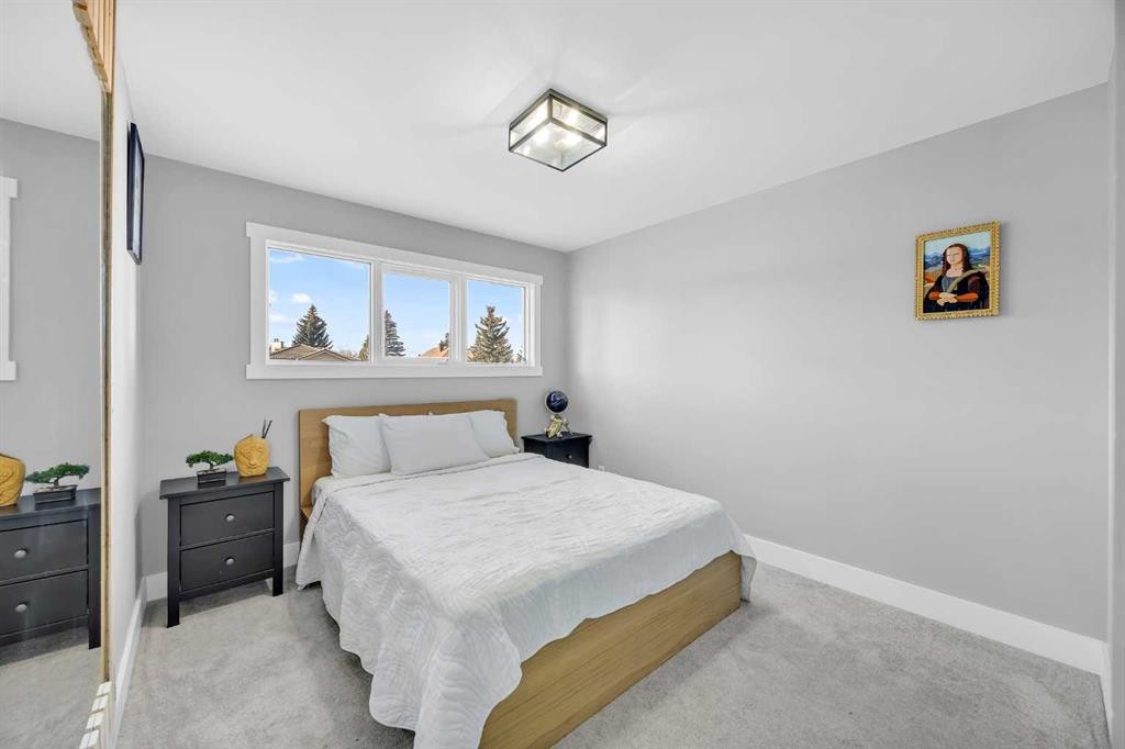 122 Hawkstone Drive Nw, Calgary, AB - Indoor Photo Showing Bedroom