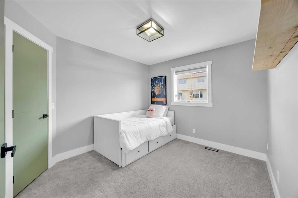 122 Hawkstone Drive Nw, Calgary, AB - Indoor Photo Showing Bedroom