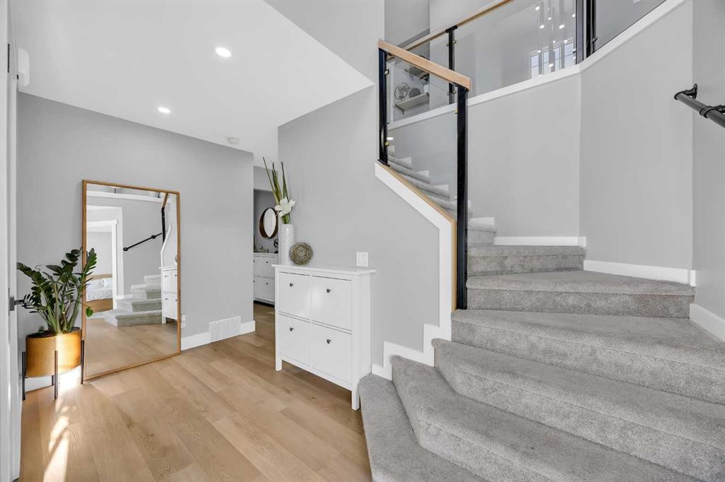 122 Hawkstone Drive Nw, Calgary, AB - Indoor Photo Showing Other Room