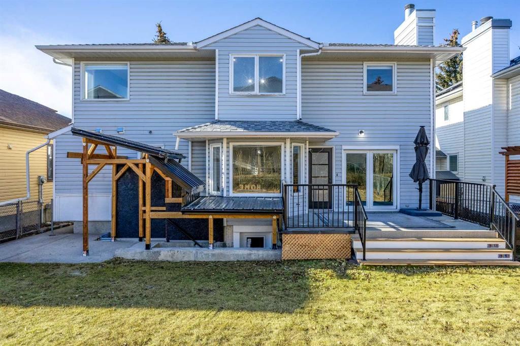122 Hawkstone Drive Nw, Calgary, AB - Outdoor With Deck Patio Veranda With Exterior