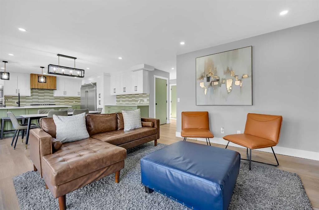 122 Hawkstone Drive Nw, Calgary, AB - Indoor Photo Showing Living Room