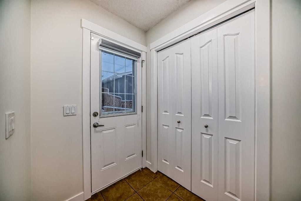 79 Saddlebrook Way Ne, Calgary, AB - Indoor Photo Showing Other Room
