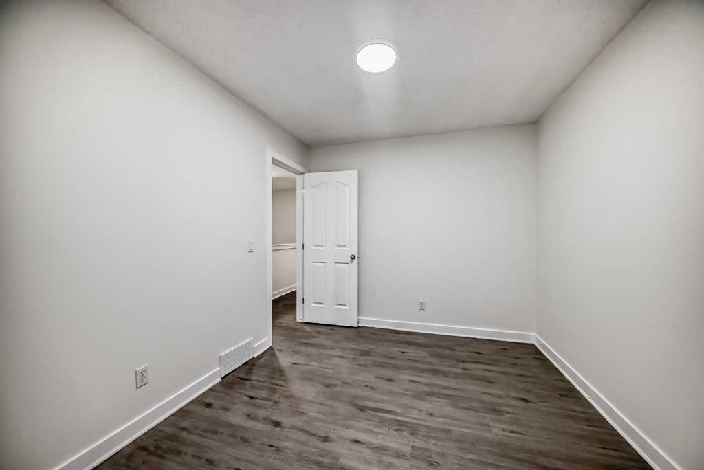 79 Saddlebrook Way Ne, Calgary, AB - Indoor Photo Showing Other Room