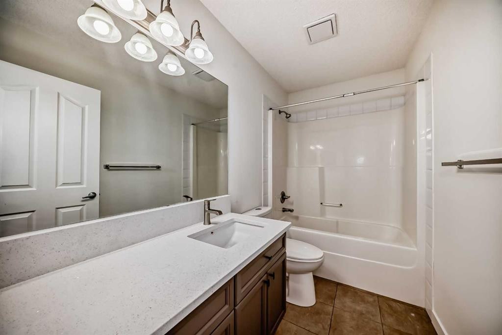 79 Saddlebrook Way Ne, Calgary, AB - Indoor Photo Showing Bathroom