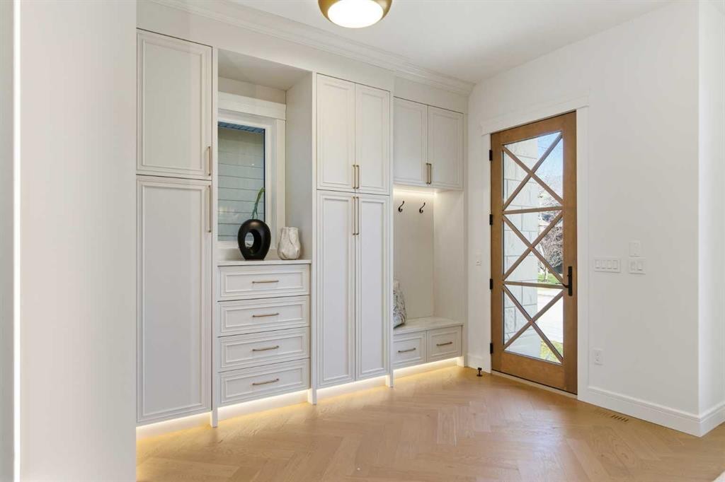1739 48 Avenue Sw, Calgary, AB - Indoor Photo Showing Other Room