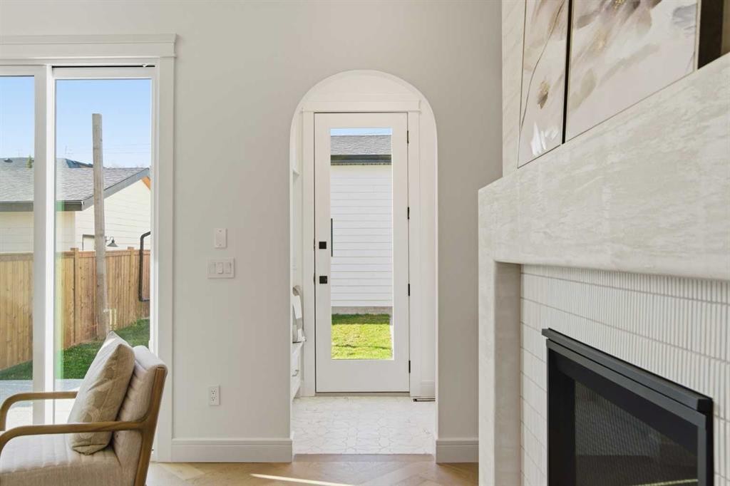 1739 48 Avenue Sw, Calgary, AB - Indoor With Fireplace