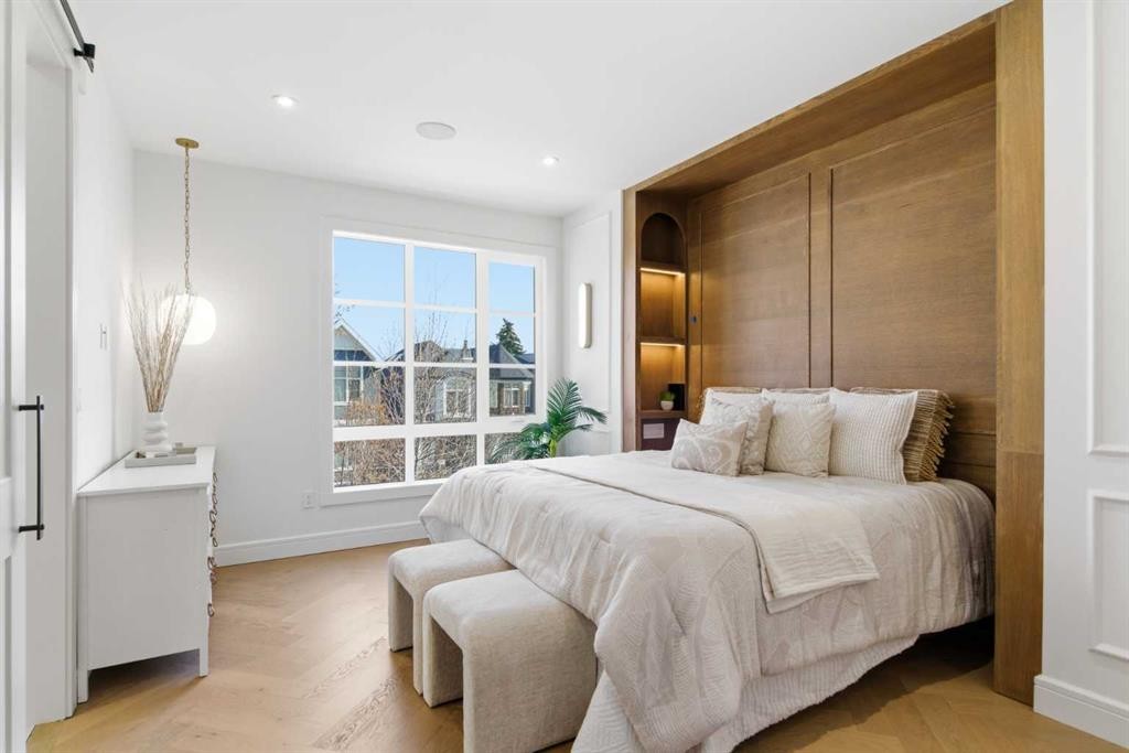 1739 48 Avenue Sw, Calgary, AB - Indoor Photo Showing Bedroom