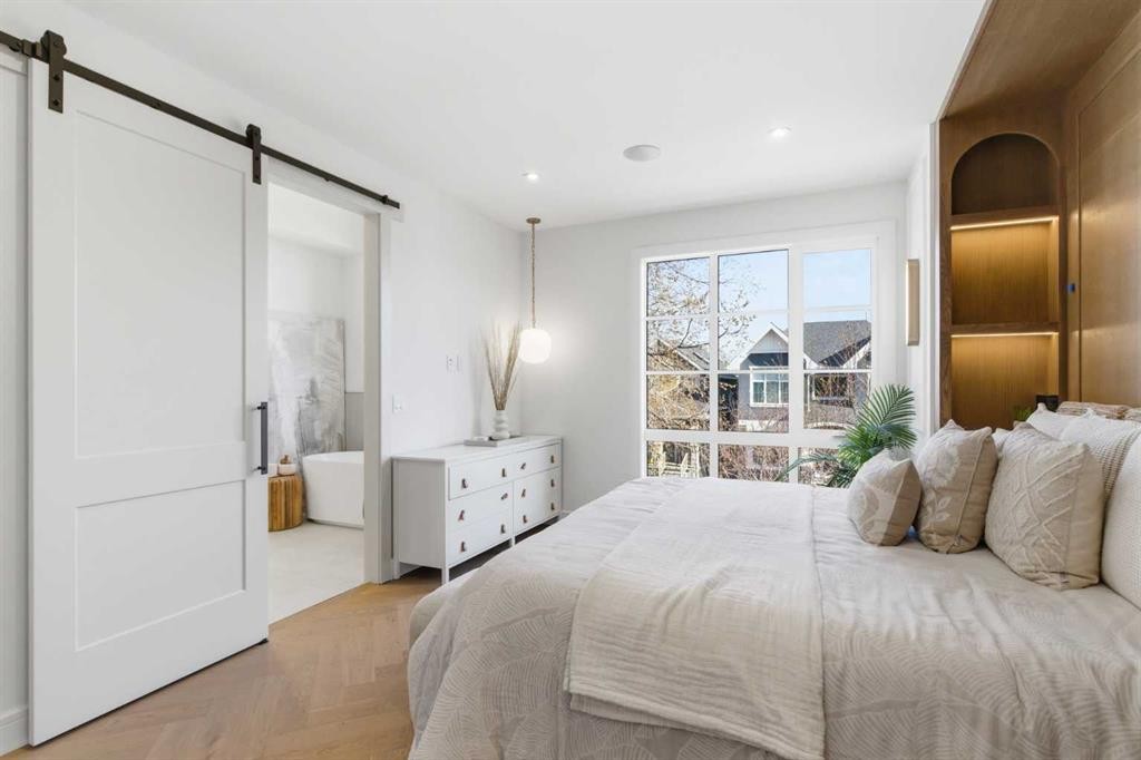 1739 48 Avenue Sw, Calgary, AB - Indoor Photo Showing Bedroom