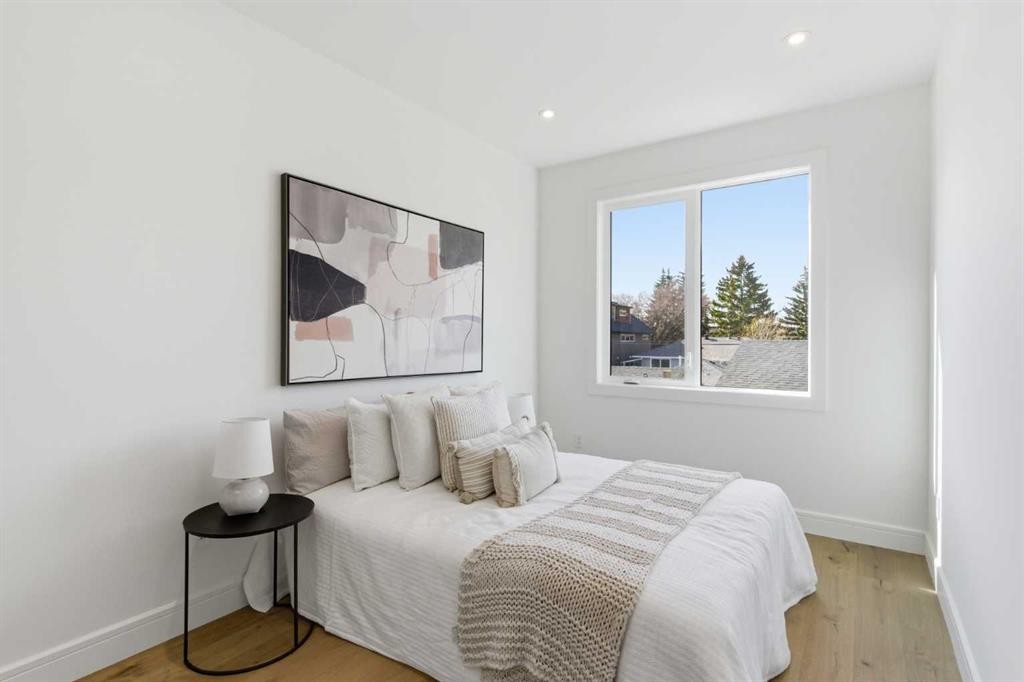 1739 48 Avenue Sw, Calgary, AB - Indoor Photo Showing Bedroom