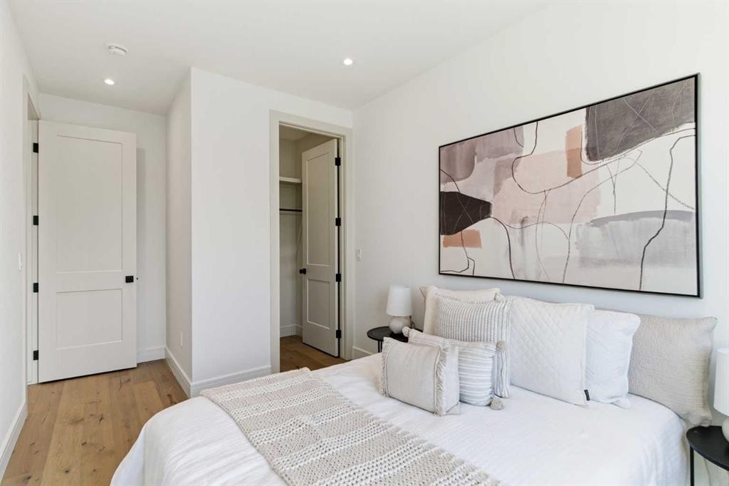 1739 48 Avenue Sw, Calgary, AB - Indoor Photo Showing Bedroom