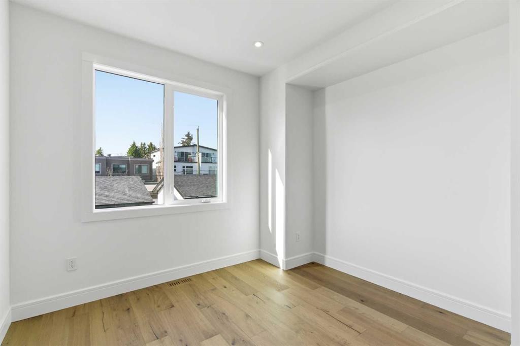 1739 48 Avenue Sw, Calgary, AB - Indoor Photo Showing Other Room