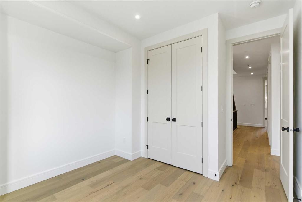 1739 48 Avenue Sw, Calgary, AB - Indoor Photo Showing Other Room