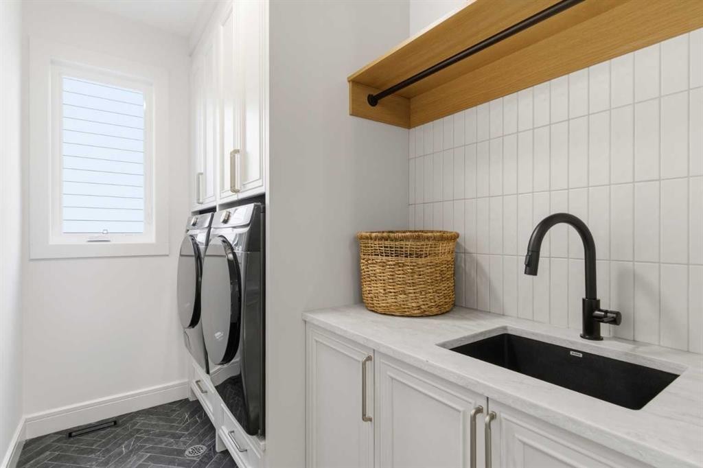 1739 48 Avenue Sw, Calgary, AB - Indoor Photo Showing Laundry Room
