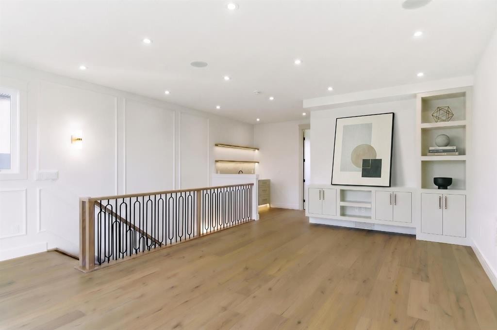 1739 48 Avenue Sw, Calgary, AB - Indoor