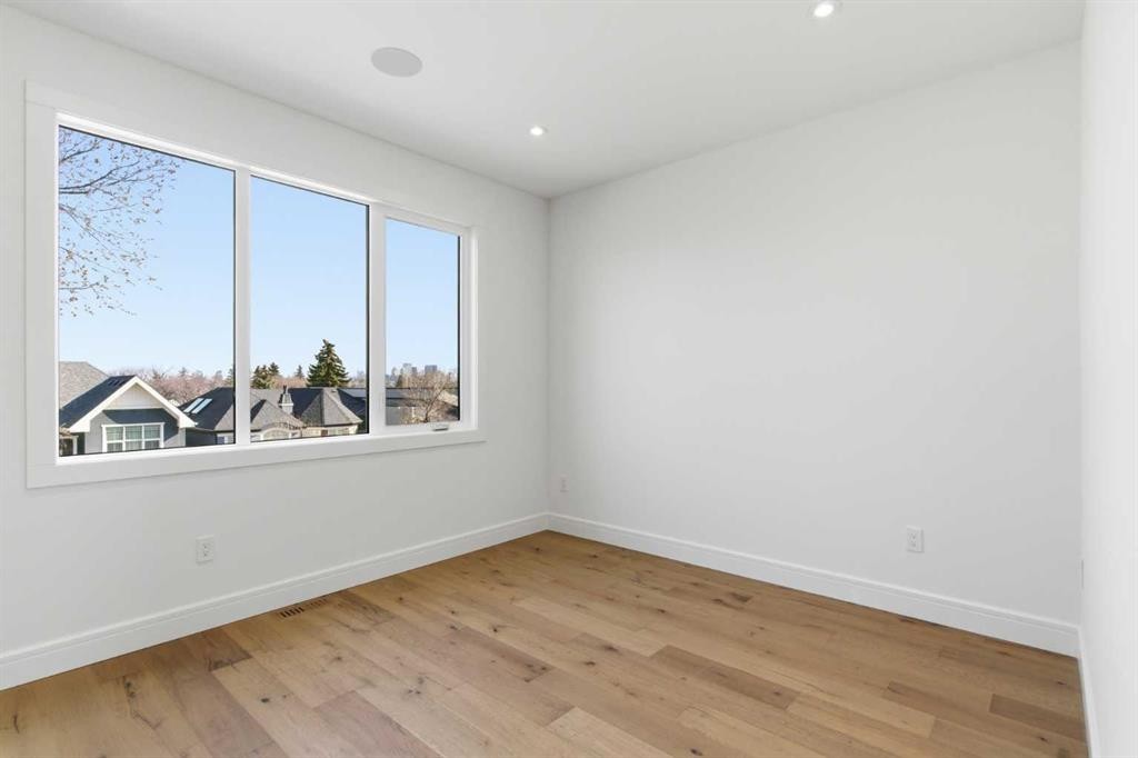 1739 48 Avenue Sw, Calgary, AB - Indoor Photo Showing Other Room