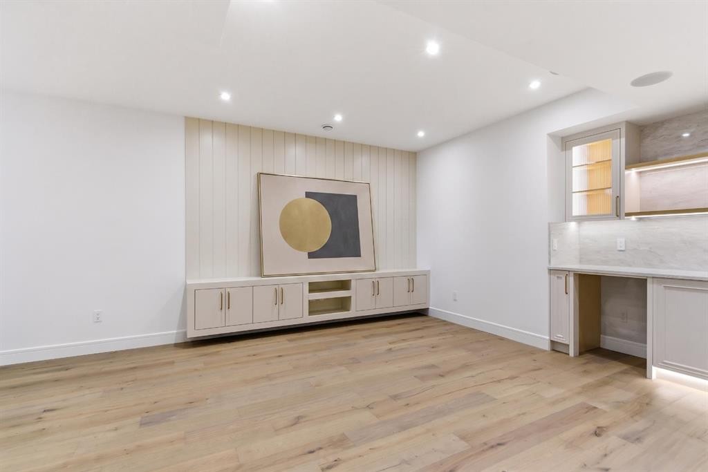 1739 48 Avenue Sw, Calgary, AB - Indoor