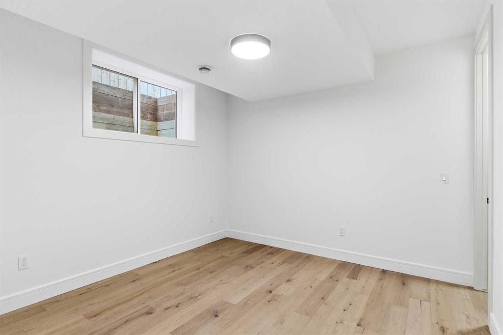 1739 48 Avenue Sw, Calgary, AB - Indoor Photo Showing Other Room