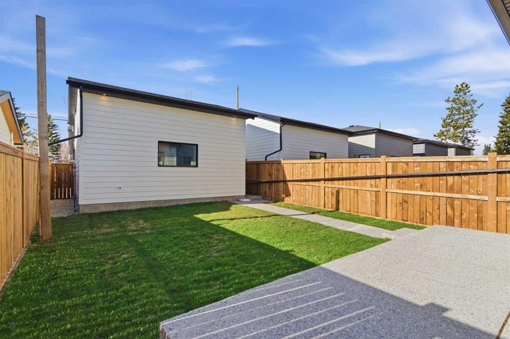 1739 48 Avenue Sw, Calgary, AB - Outdoor