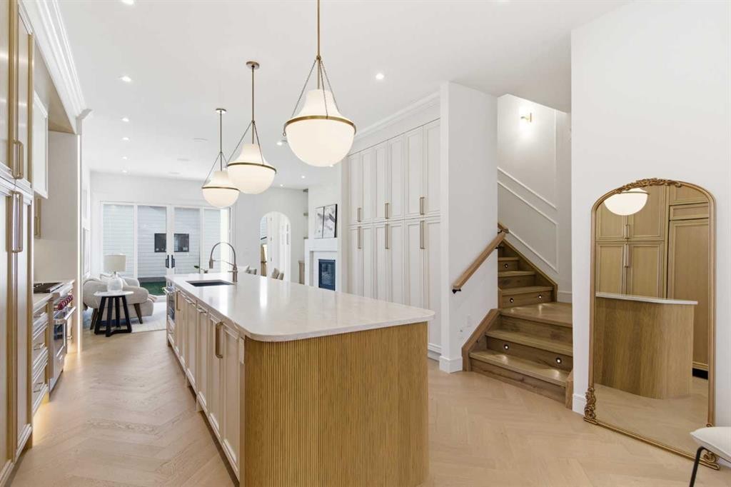 1739 48 Avenue Sw, Calgary, AB - Indoor Photo Showing Kitchen With Upgraded Kitchen