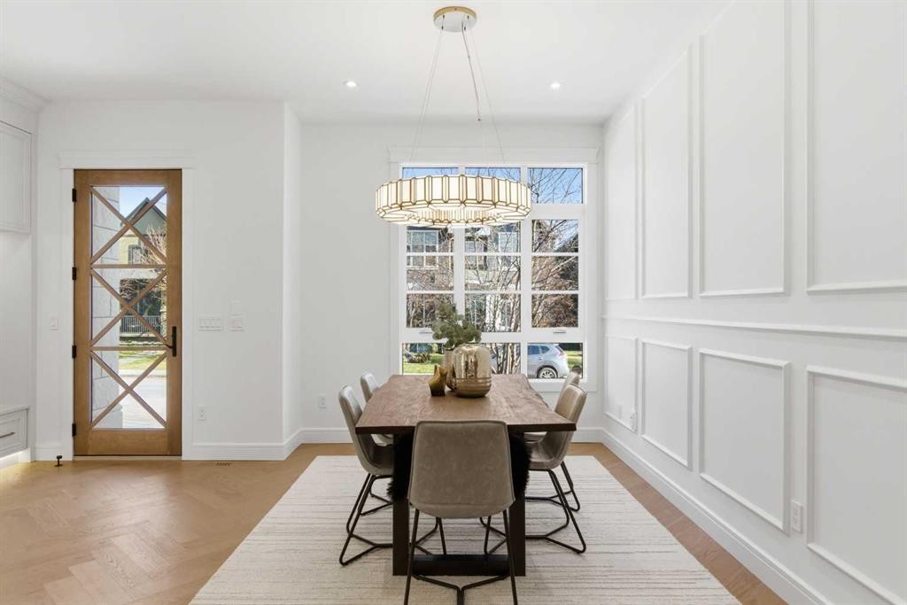 1739 48 Avenue Sw, Calgary, AB - Indoor Photo Showing Dining Room
