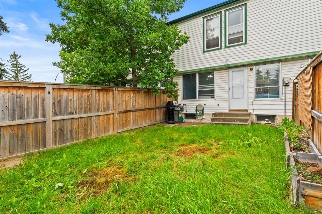 3-100 Pennsylvania Road Se, Calgary, AB - Outdoor